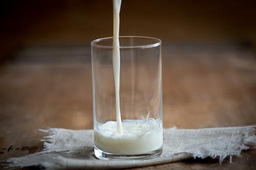 Названы регионы с самым дорогим и самым дешевым сырым молоком
