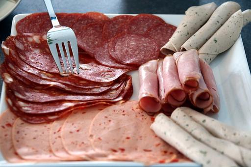 ДНК чумы свиней обнаружили в колбасе в Челябинской области