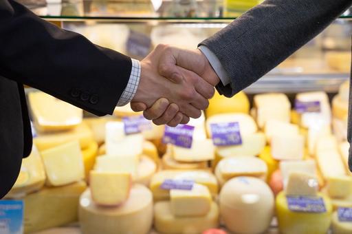 Подмосковье рассчитывает стать лидером по производству сыра в России