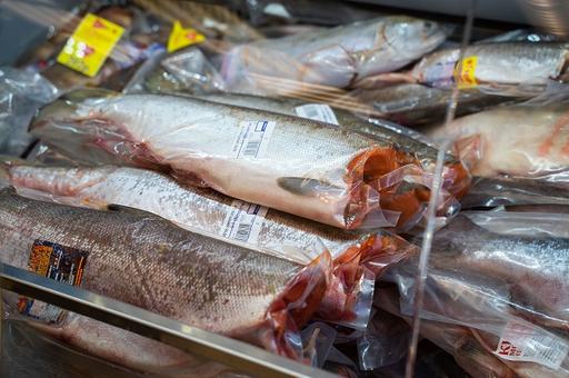 В России продолжают снижаться розничные цены на мороженую рыбу