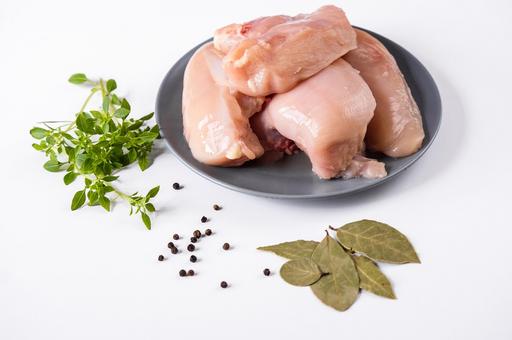 Росстат зафиксировал снижение цен на мясо кур