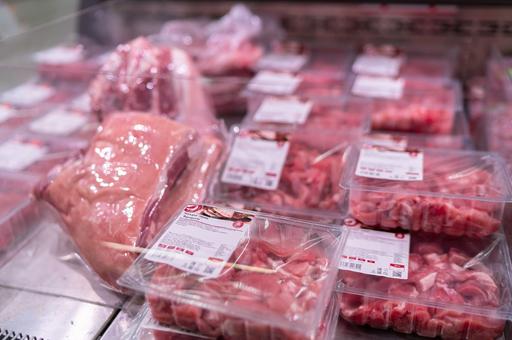 Свинина отыграла часть спроса у мяса птицы из-за сокращения разницы в цене