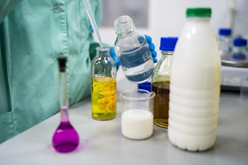 Ангина от молока: ветспециалисты выявили в продукции опасный патоген