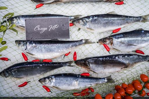 Крабовые палочки и сельдь стали самыми популярными рыбными продуктами у россиян