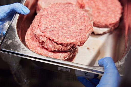 Во Франции запретили называть стейками и ветчиной растительные альтернативы мясу