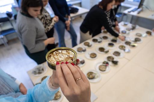 Эксперты оценили качество шпрот на российском рынке