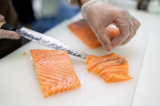 Превышение содержания ртути, мышьяка и запрещенный краситель нашли в импортной рыбе