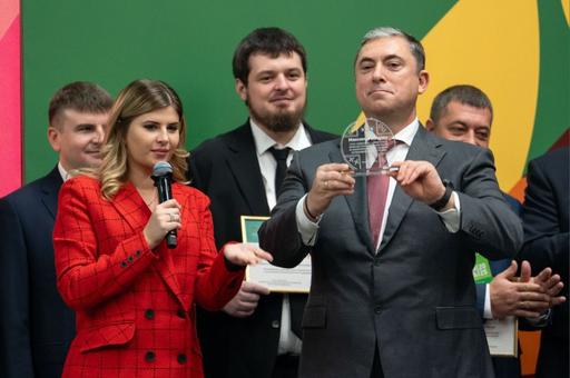 «ВиЖ» отметило вклад Максима Увайдова в развитие ветеринарной отрасли России