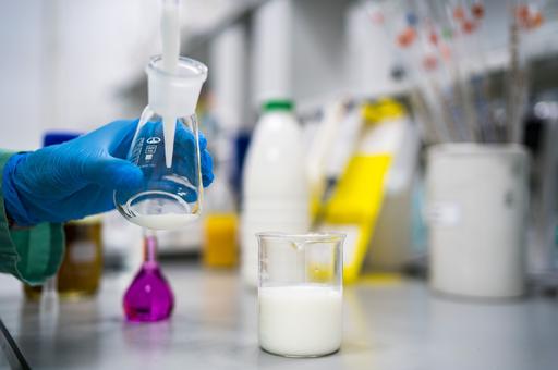 Каждый десятый стакан молока в социальных учреждениях Ленобласти оказался фальсификатом